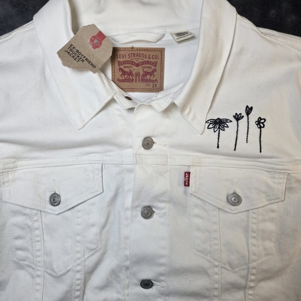 Levi's Women's 2XL White Ex Boyfriend Trucker Denim Jacket Embroidery Flowers